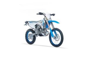 TM 2024 2T/4T EN PLASTIC KIT