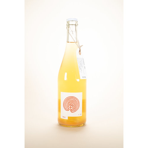 Costadila, Vino Bianco Frizzante, Moz, NV, 750 ml Costadila, Vino Bianco Frizzante, Moz, NV, 750 ml
