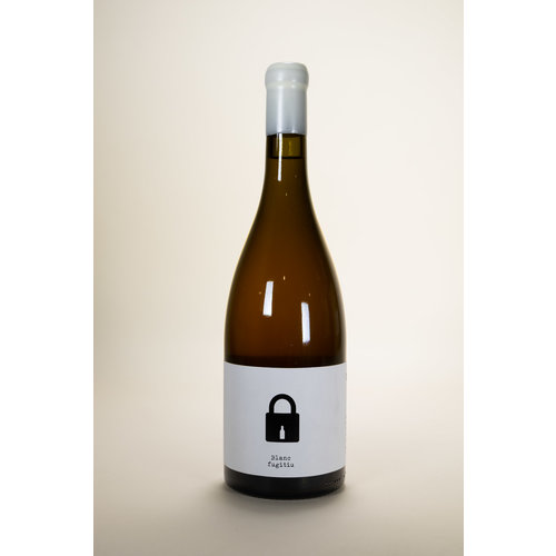 Bodega Clandestina, Fugitiu, 2020, 750 ml Bodega Clandestina, Fugitiu, 2020, 750 ml