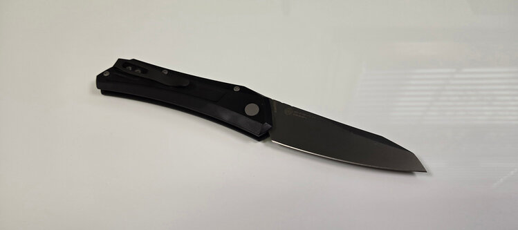 Pro-Tech Pro-Tech Oligarch Auto Black Aluminum Handle Smokey Grey DLC Magnacut Blade (DS121)