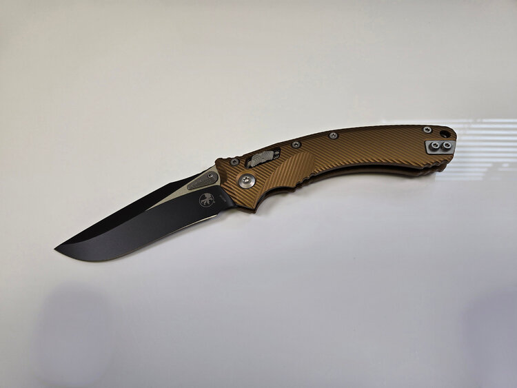 Microtech Microtech Amphibian RAM lok Stonewash Blade Fluted Handle (137RL-11FLGTBK)