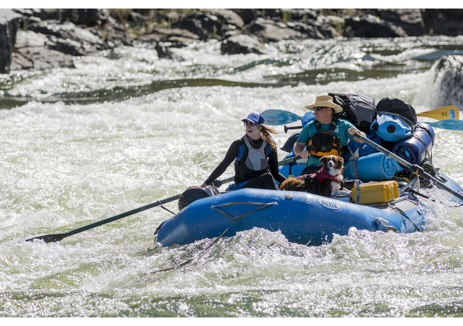 AIRE  143R  Self-Bailing Raft