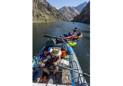 143R  Self-Bailing Raft