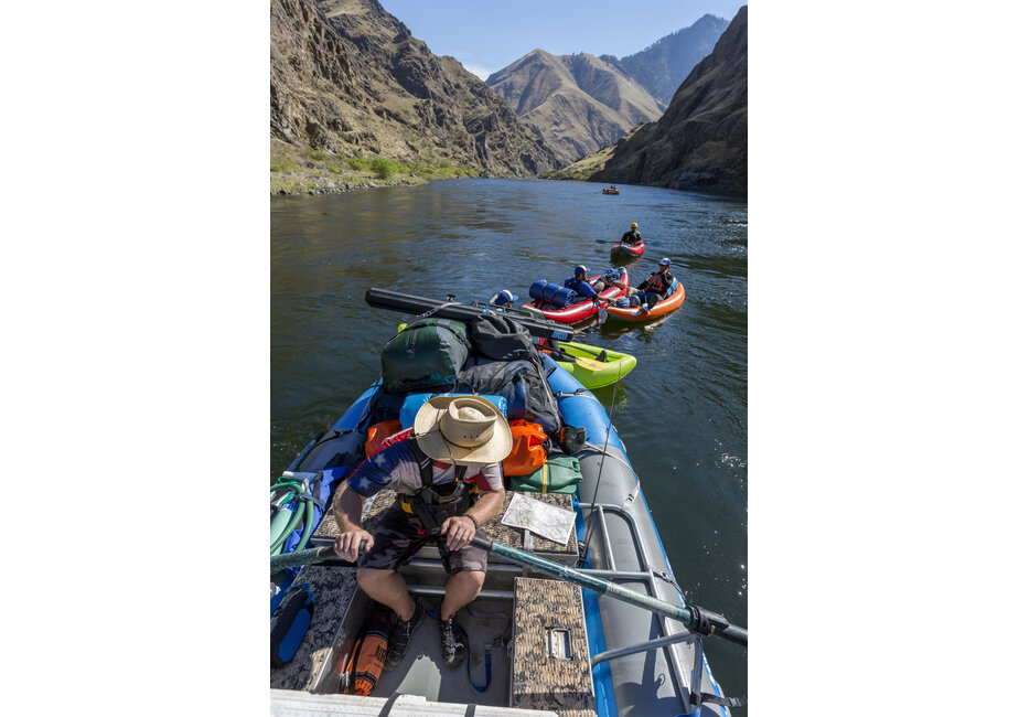143R  Self-Bailing Raft