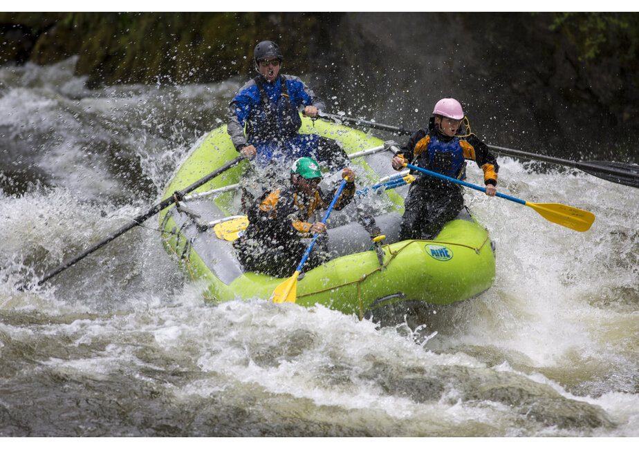 AIRE 136DD Self-Bailing Raft