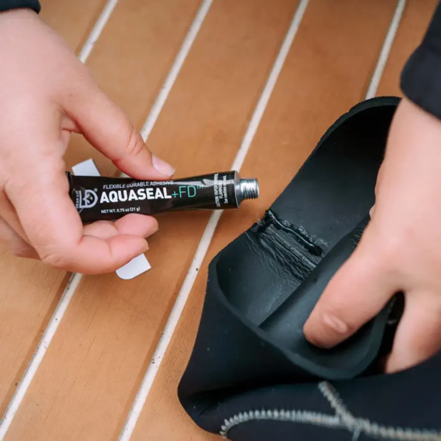 Aquaseal+FD Repair Adhesive + Cure Accelerator