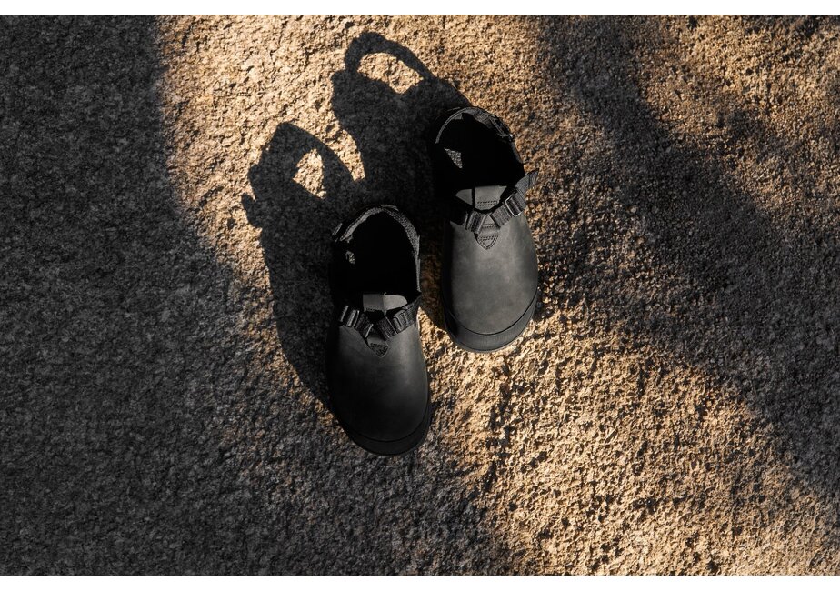 Mountain Clog - Nubuck Leather (Obsidian Dark Gray)