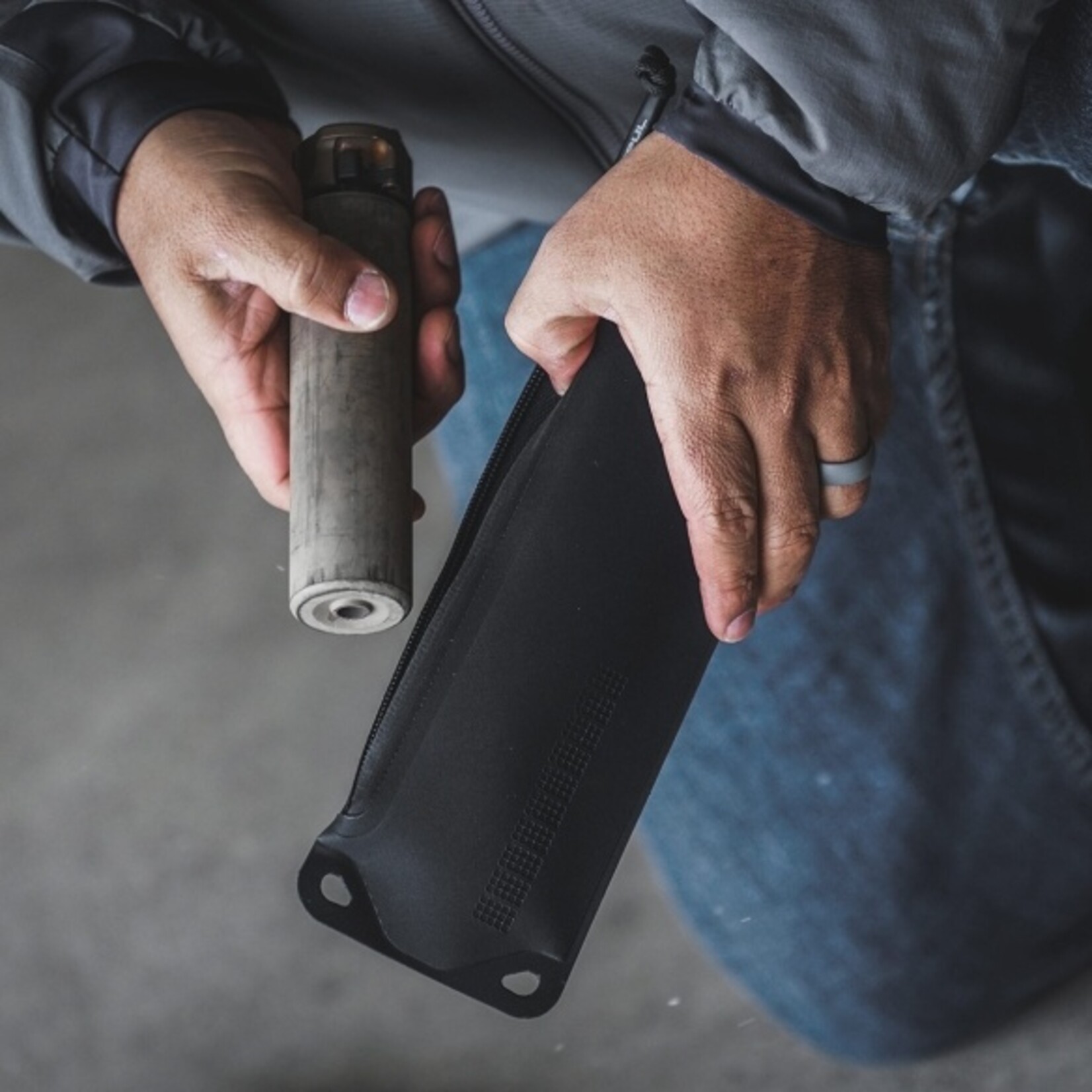 MAGPUL DAKA SUPPRESSOR STORAGE POUCH, MEDIUM