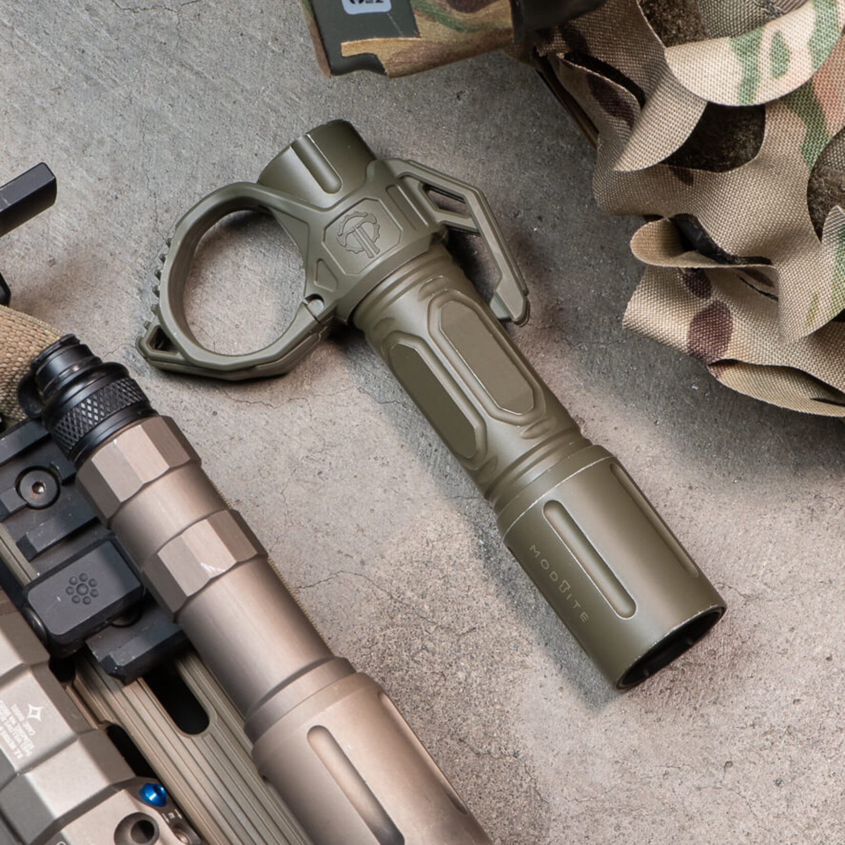 THYRM SWITCHBACK 3.0 DUTY FLASHLIGHT RING WITH POCKET CLIP