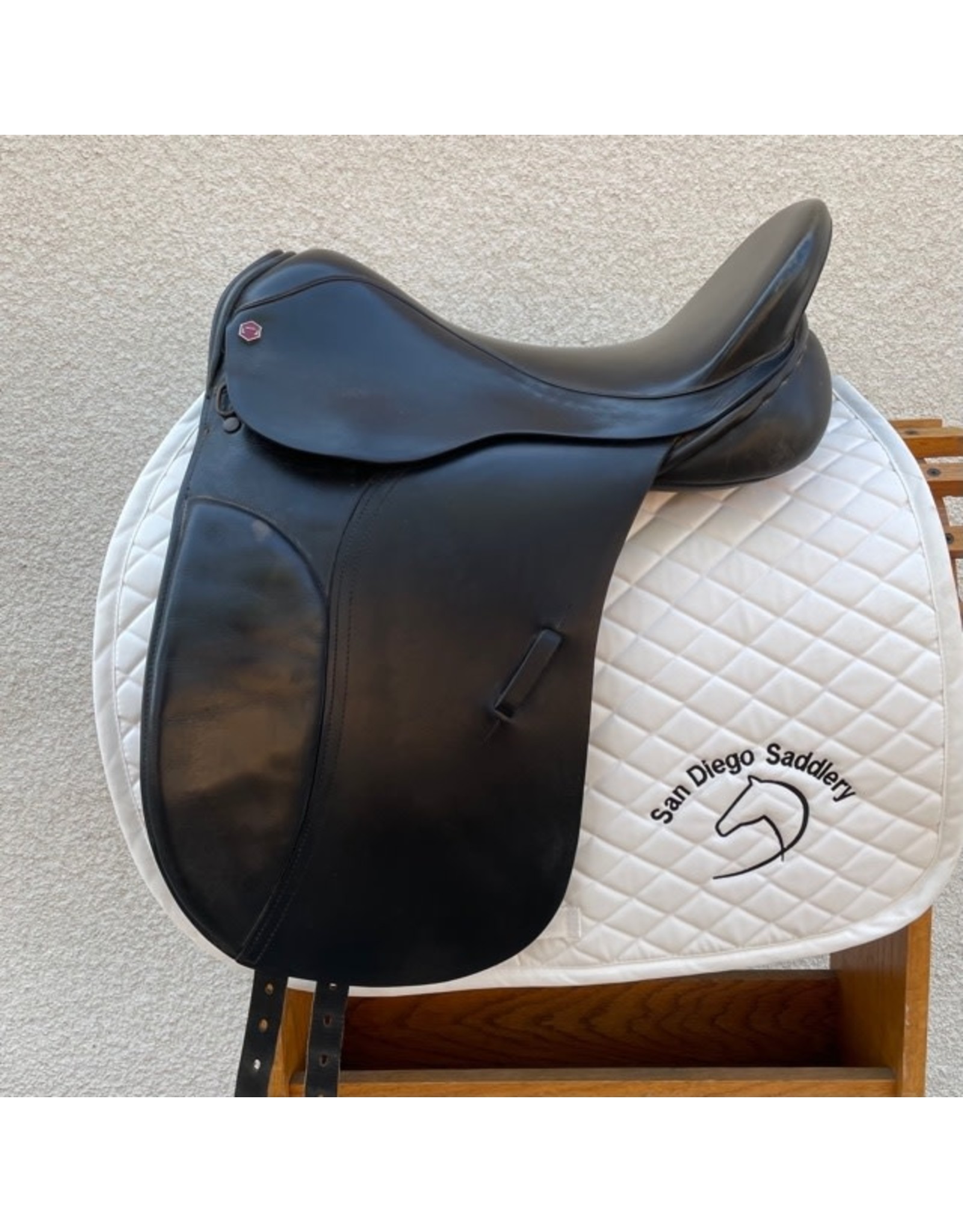 Albion HR Dressage Saddle 17" Medium