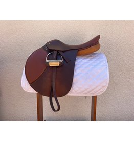 HDR Advantage CC Saddle 17.5" med w/ leathers and Irons