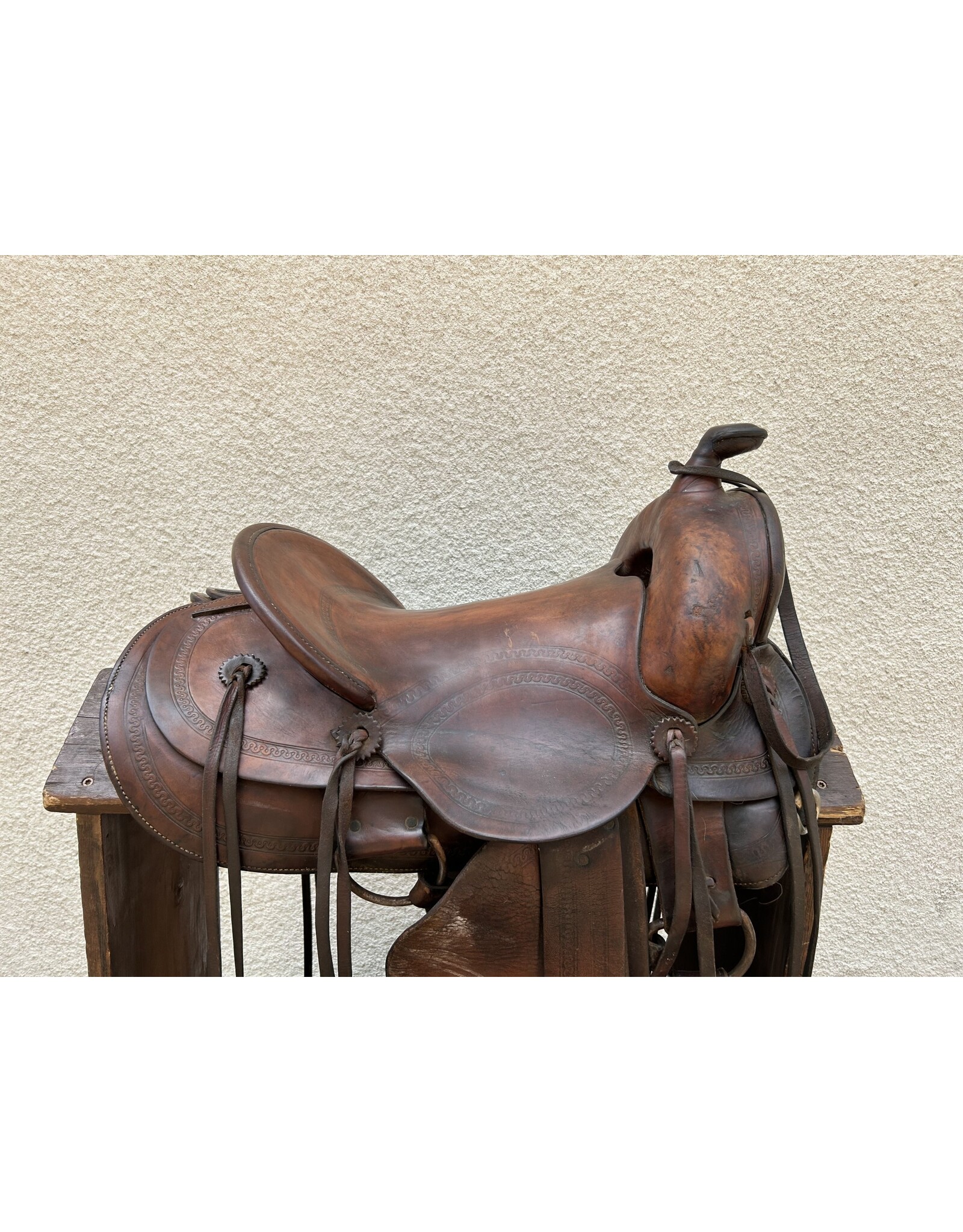 Western Saddle w/ Tooling + Tapaderos 14" Seat, Semi-Quarter Horse Bars
