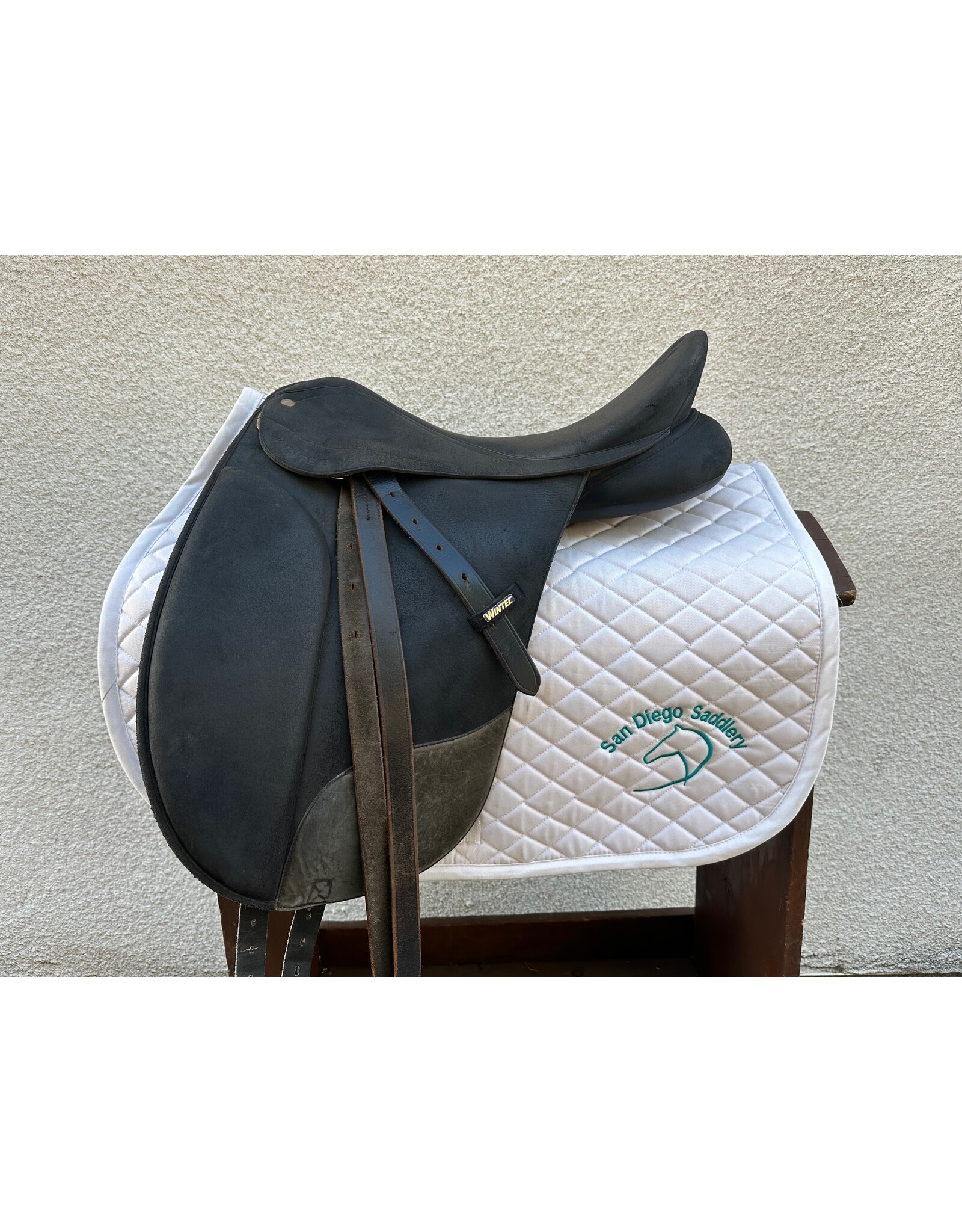 Wintec Pro Dressage Saddle 17" XCH (Wide/Red Gullet installed)