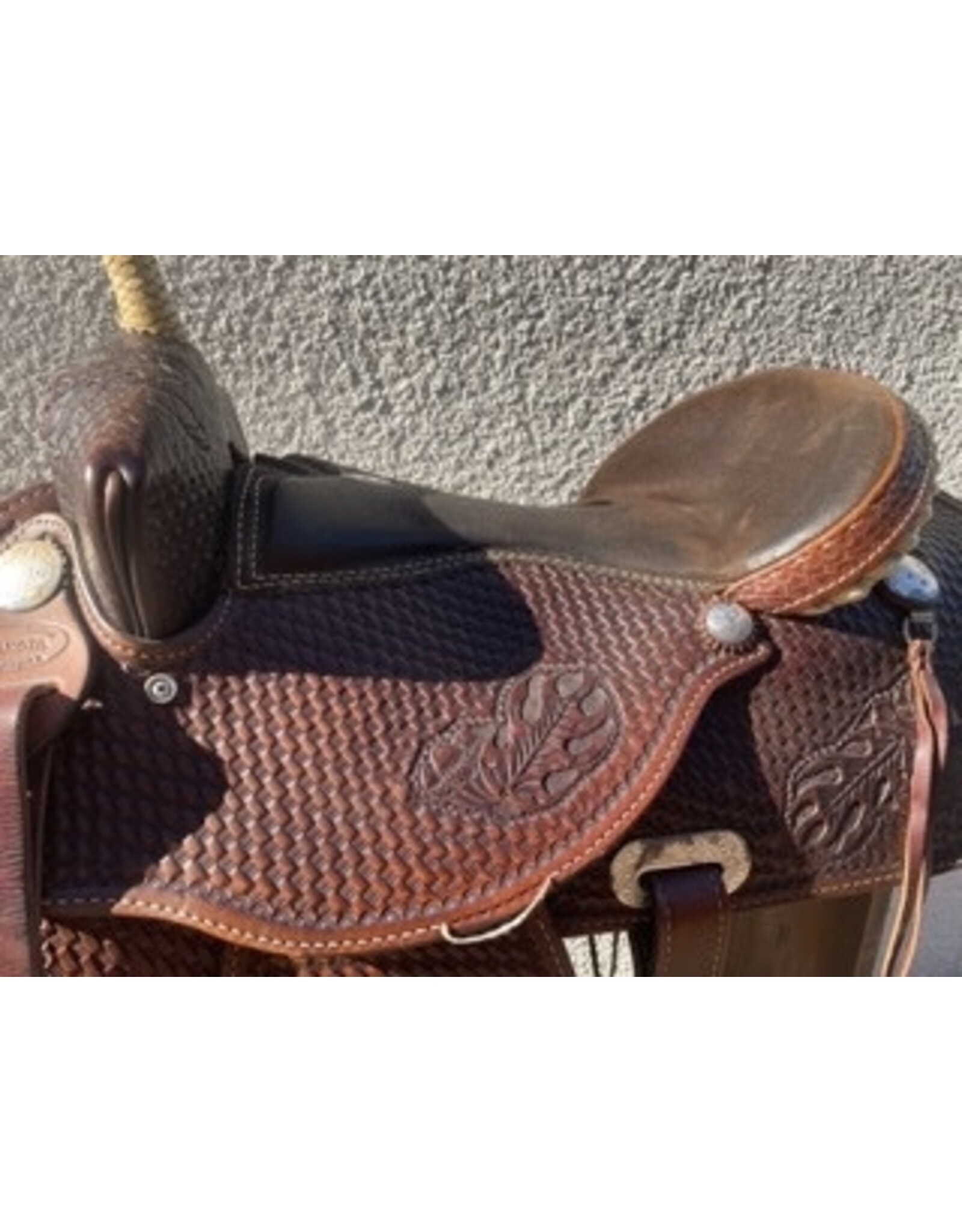 Dakota Pleaseure Barrel Saddle 16.5" Full Quarter Horse Bars w/ breastcollar and flank cinch
