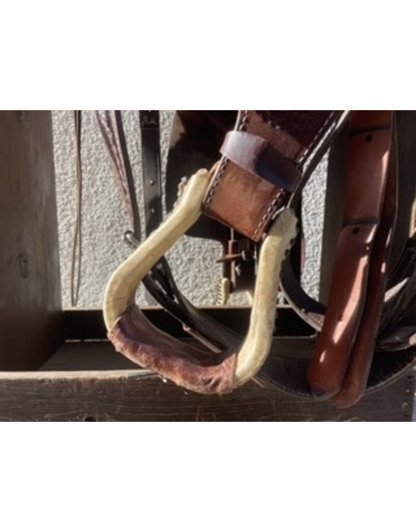 Dakota Pleaseure Barrel Saddle 16.5" Full Quarter Horse Bars w/ breastcollar and flank cinch