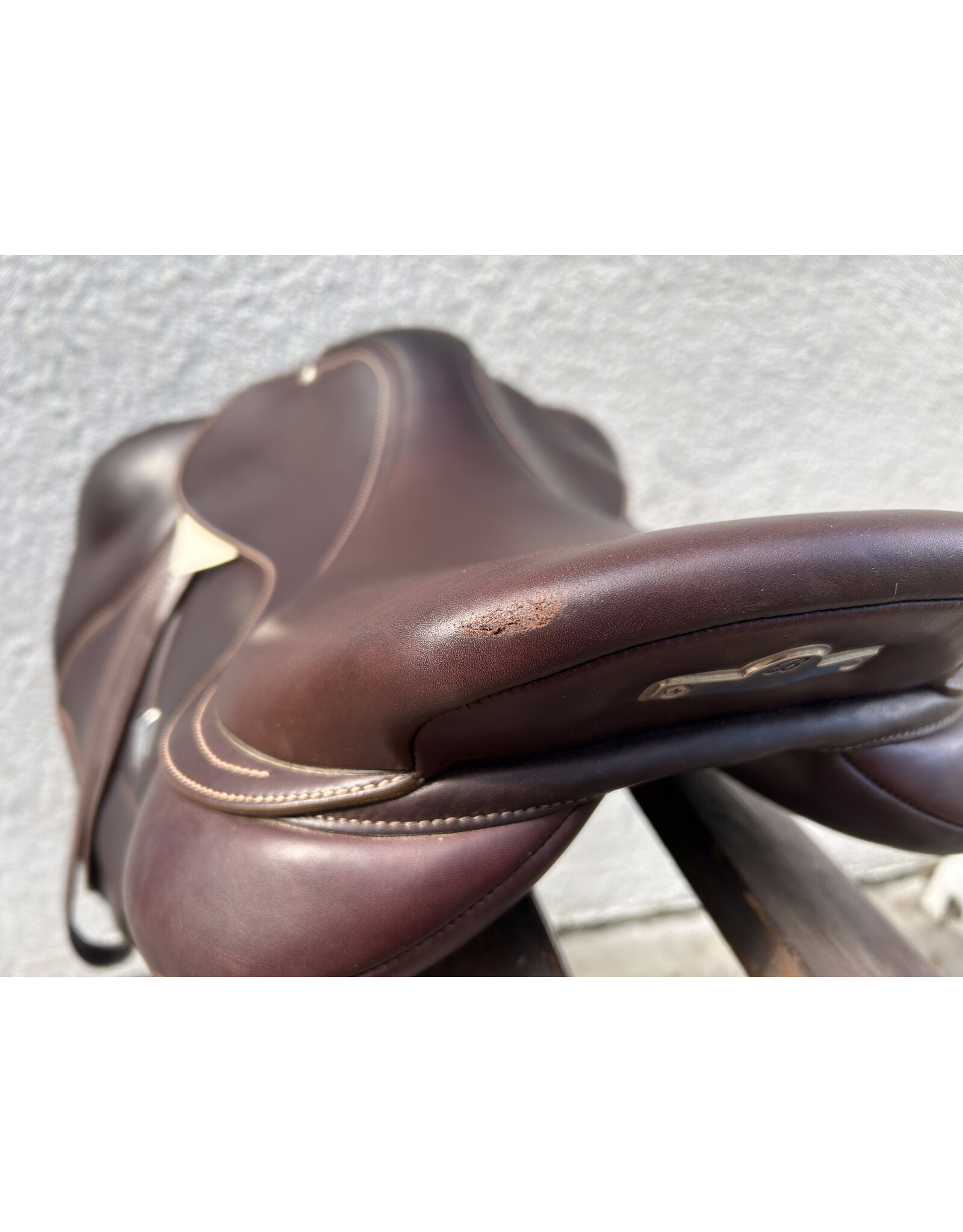 Bates Elevation Jump Saddle with CAIR, Havana/Brown, 17.5", soft & grippy luxe leather, Easy-Change Fit Solution Medium Gullet Installed, Schockemole 50" leathers + bates saddle cover