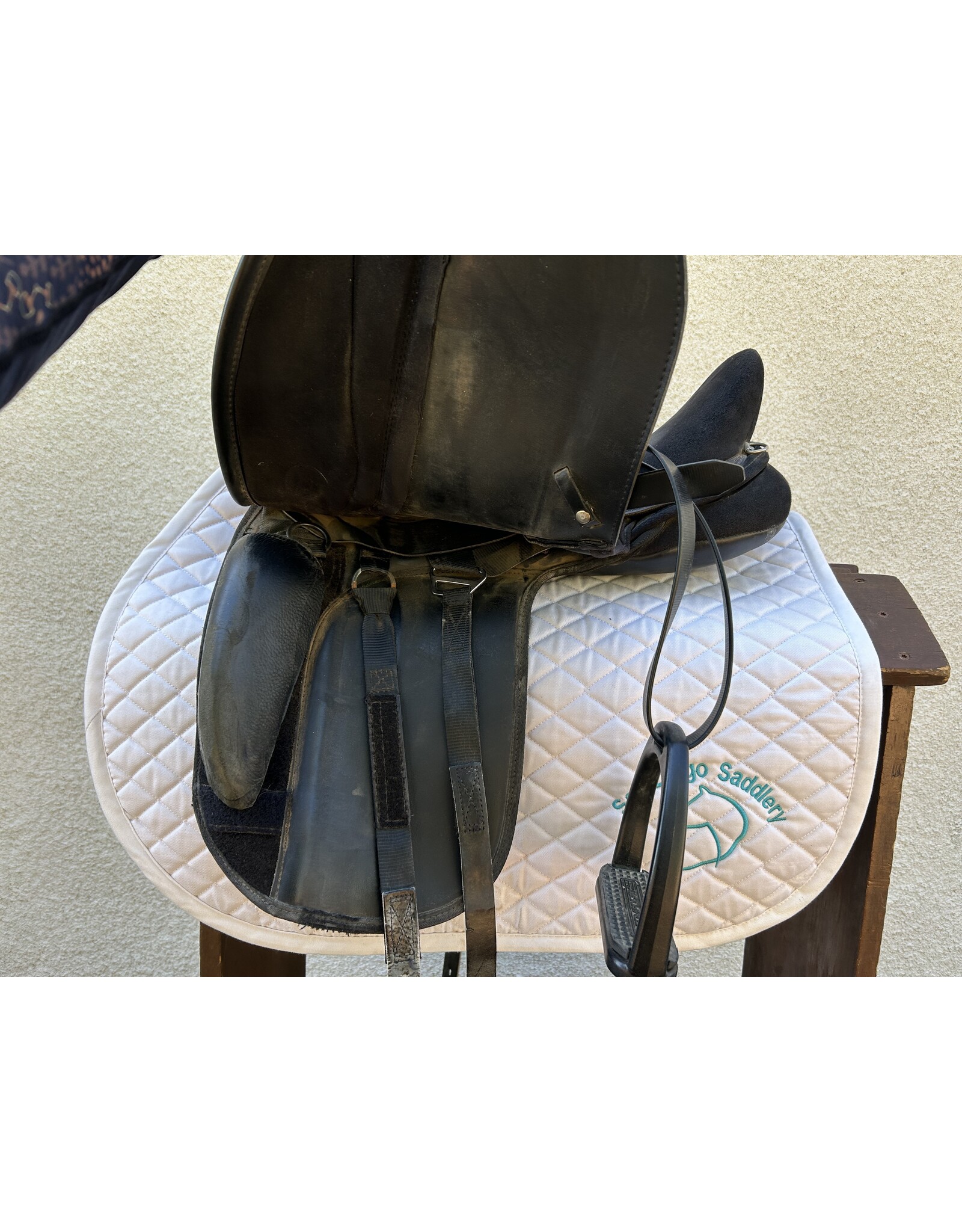 Thorowgood Dressage Saddle 17" Adjustable Gullet