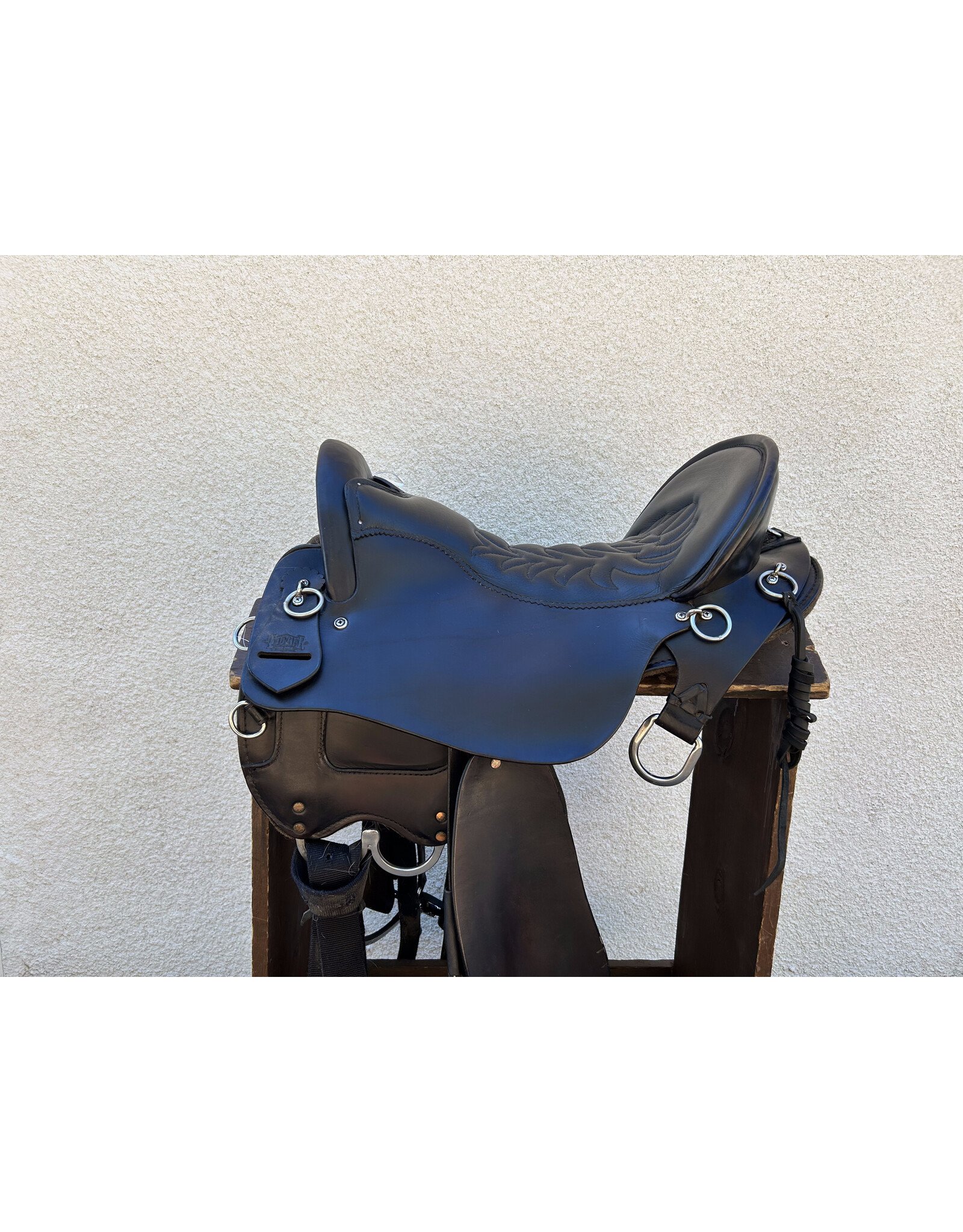 Tucker Vista Endurance Saddle 17.5" Medium Tree with Matching Breastcollar