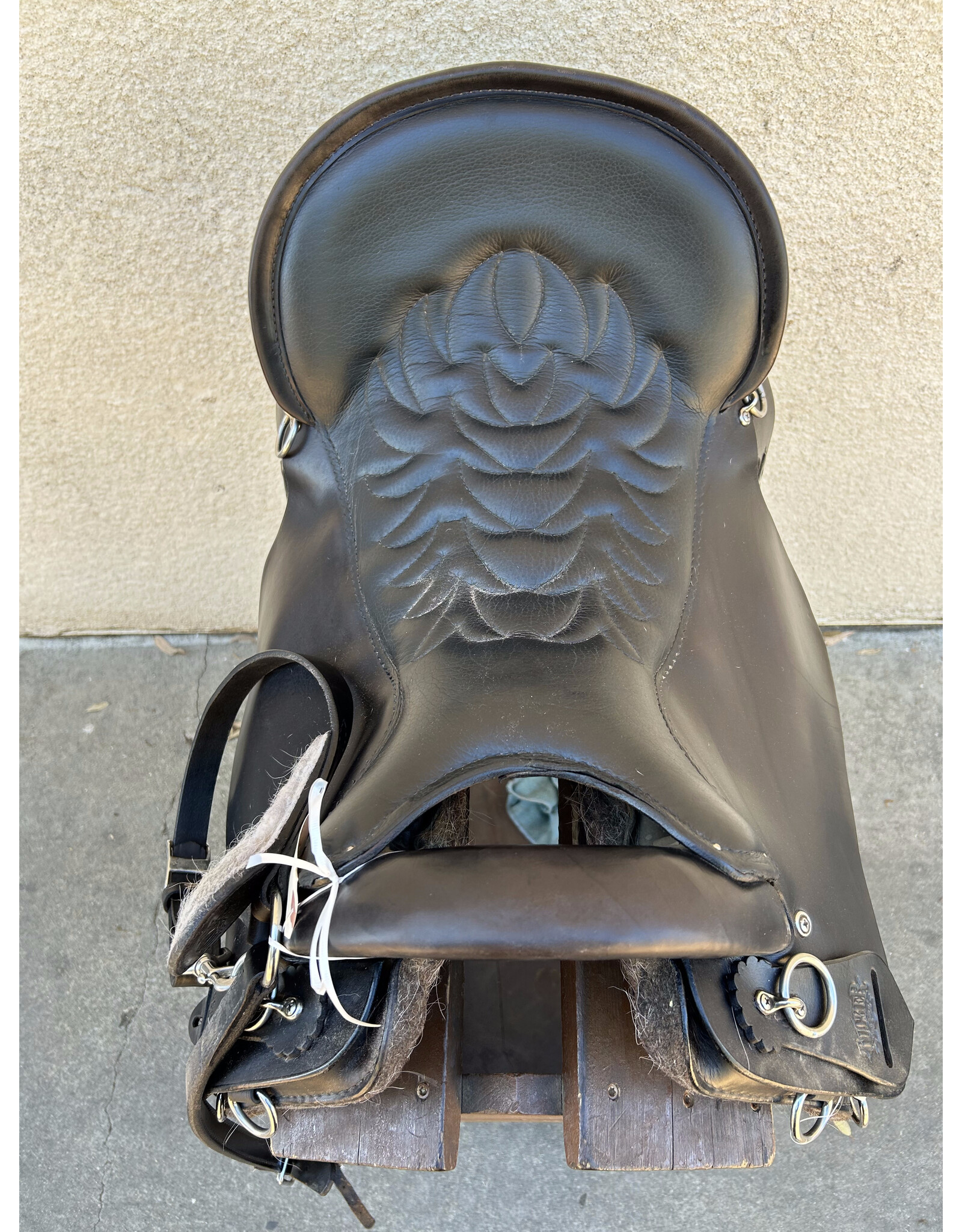 Tucker Vista Endurance Saddle 17.5" Medium Tree with Matching Breastcollar