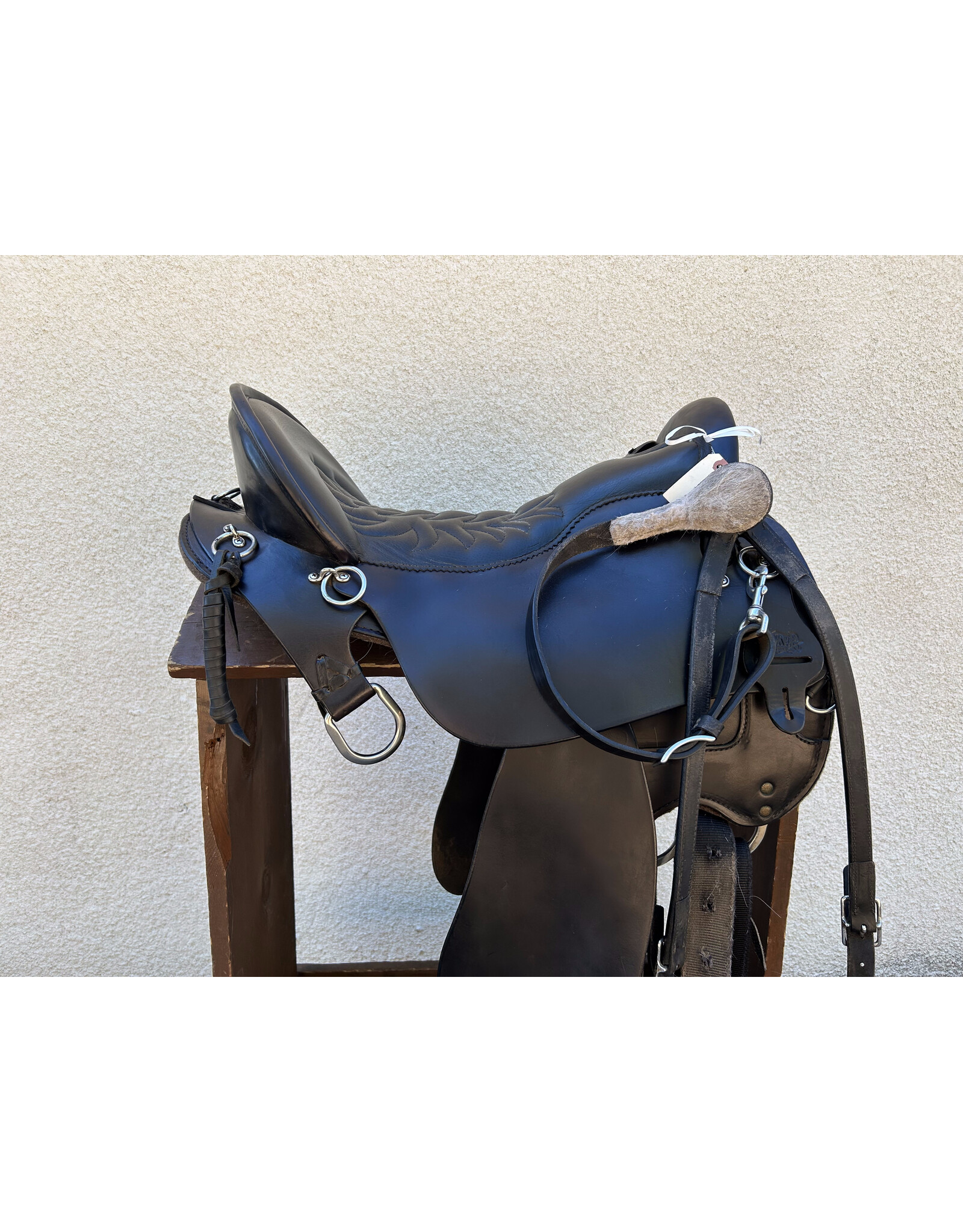 Tucker Vista Endurance Saddle 17.5" Medium Tree with Matching Breastcollar