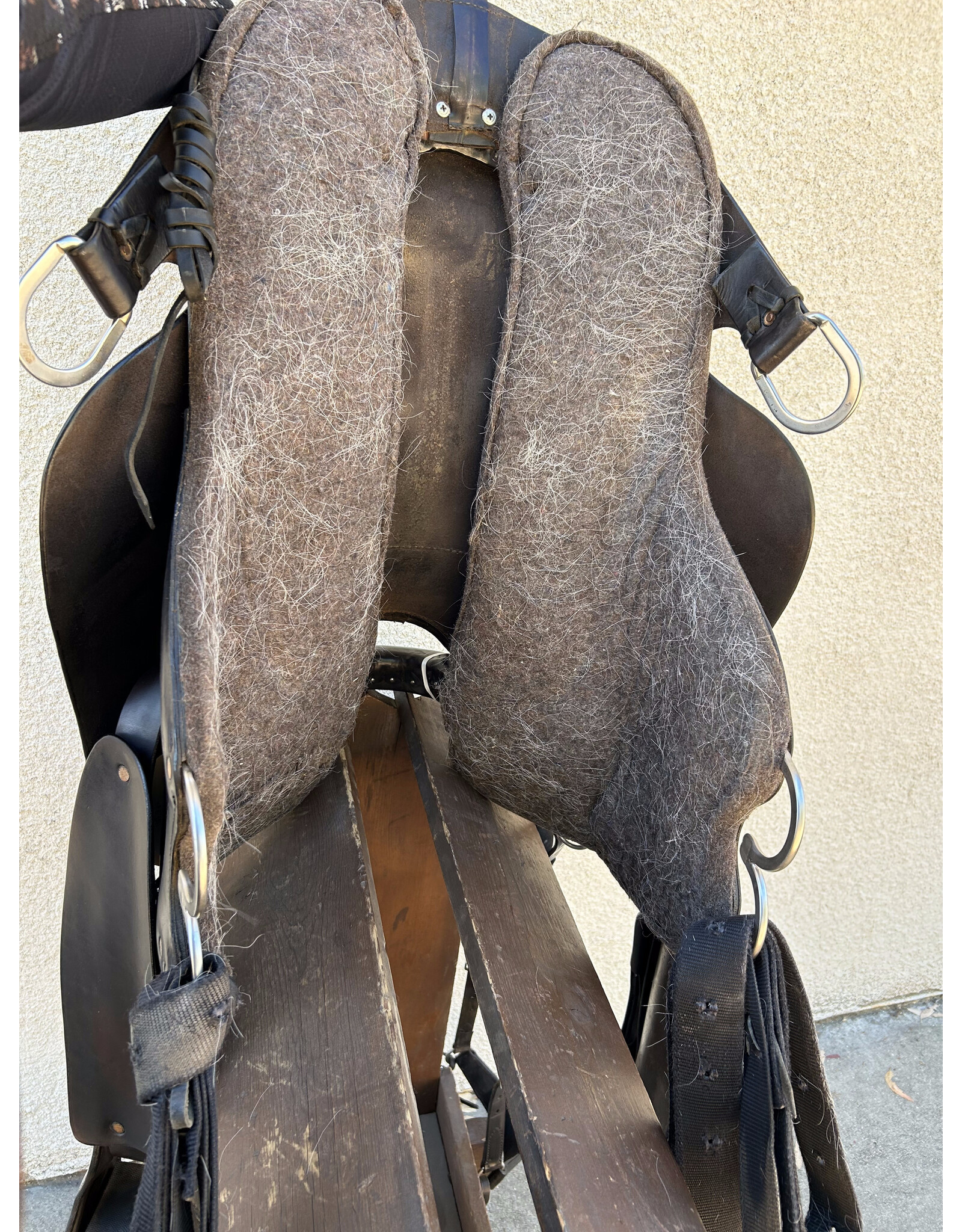 Tucker Vista Endurance Saddle 17.5" Medium Tree with Matching Breastcollar