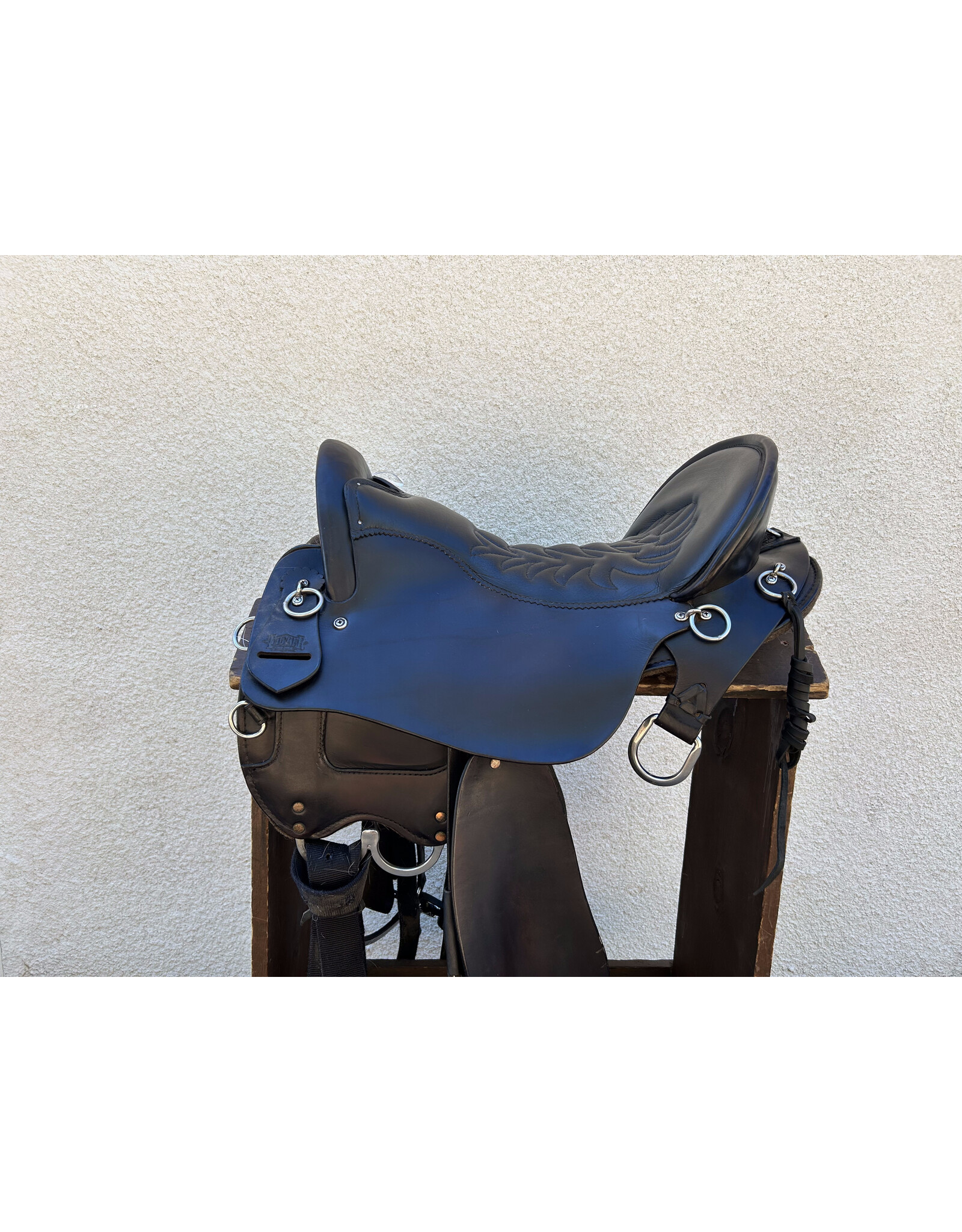 Tucker Vista Endurance Saddle 17.5" Medium Tree with Matching Breastcollar