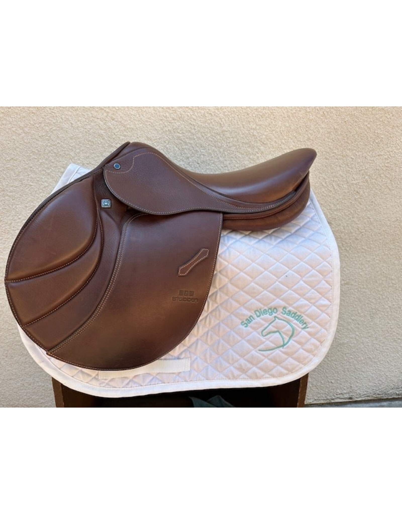 Stubben Portos S Deluxe Saddle 17.5" 30 Tree (medium)