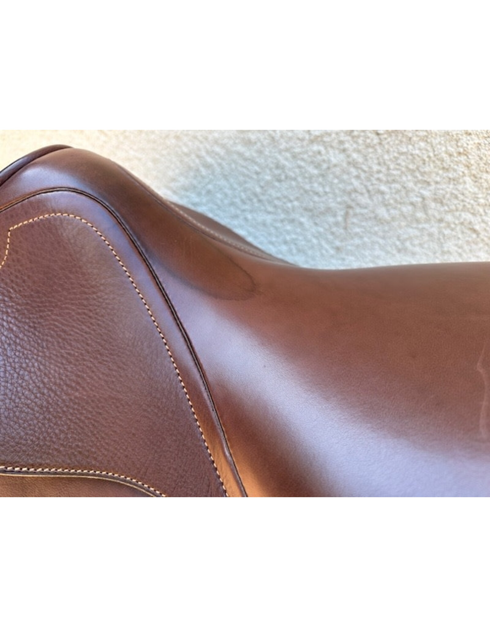 Stubben Portos S Deluxe Saddle 17.5" 30 Tree (medium)