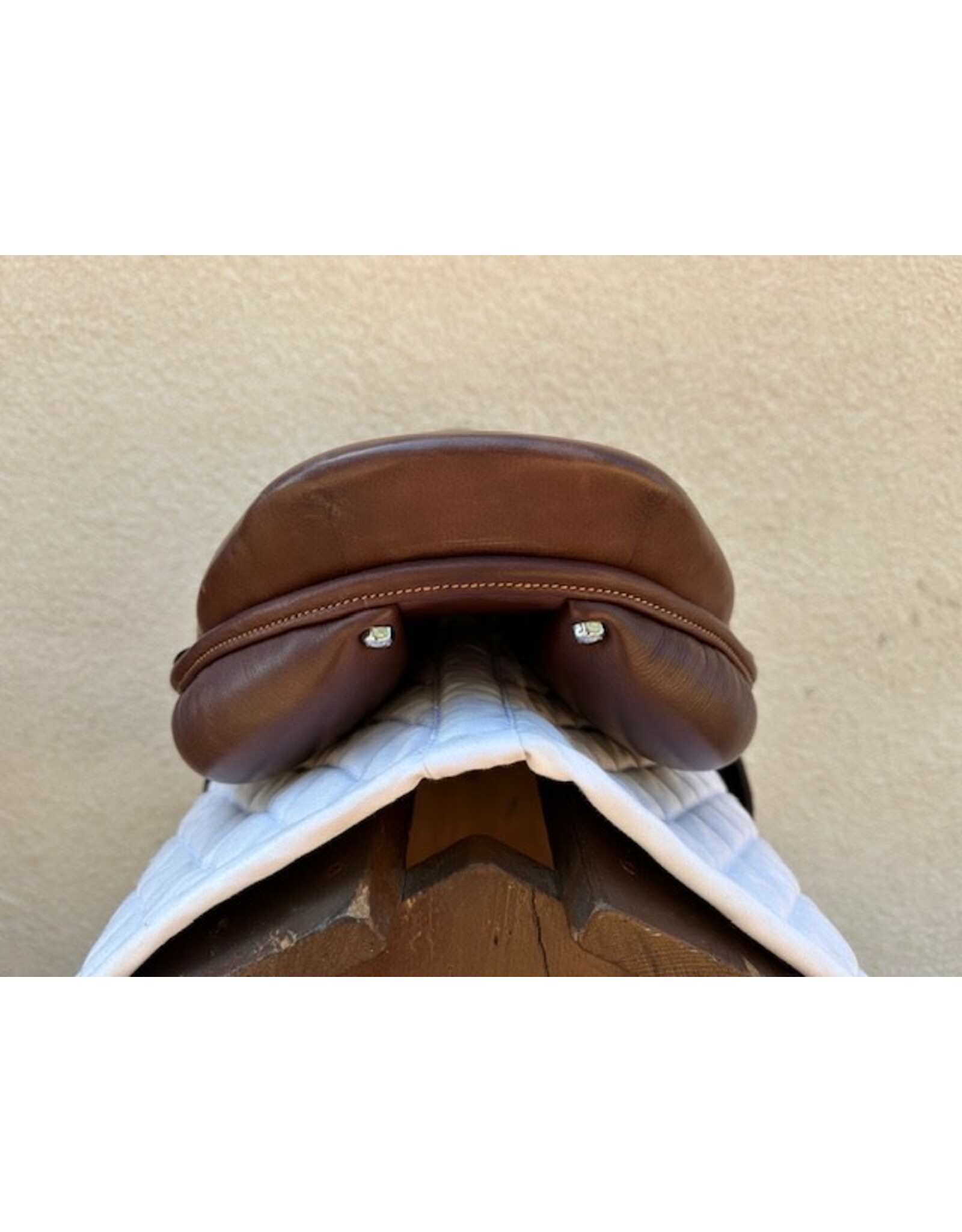 Stubben Portos S Deluxe Saddle 17.5" 30 Tree (medium)