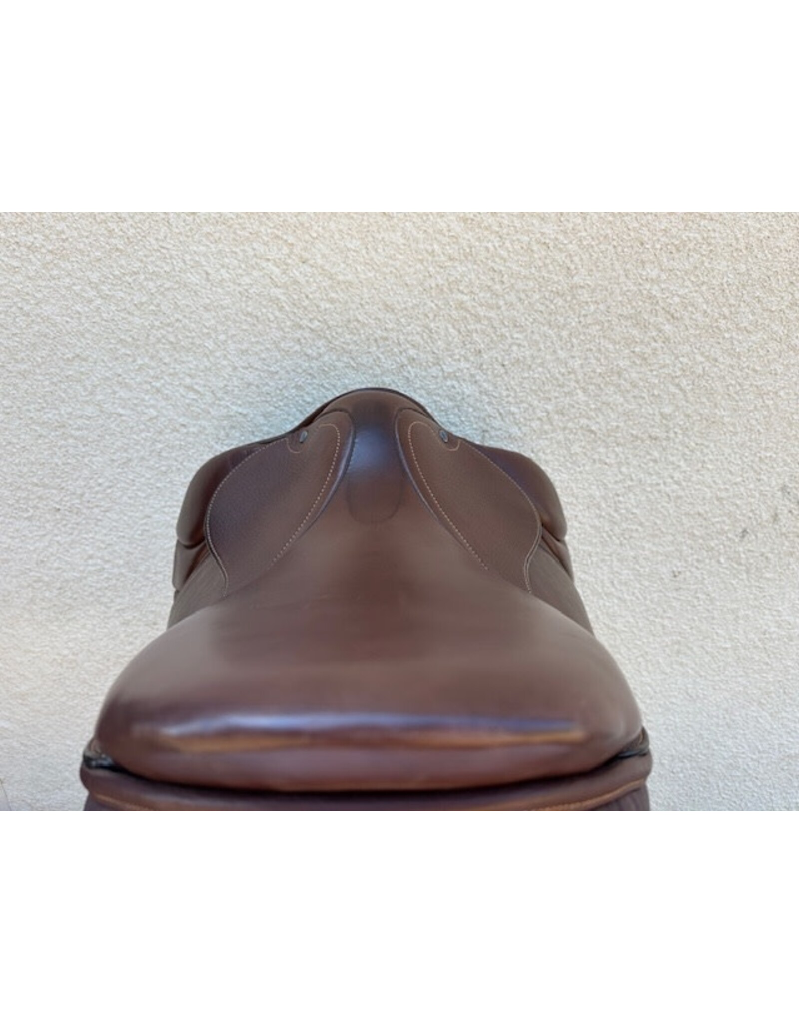 Stubben Portos S Deluxe Saddle 17.5" 30 Tree (medium)