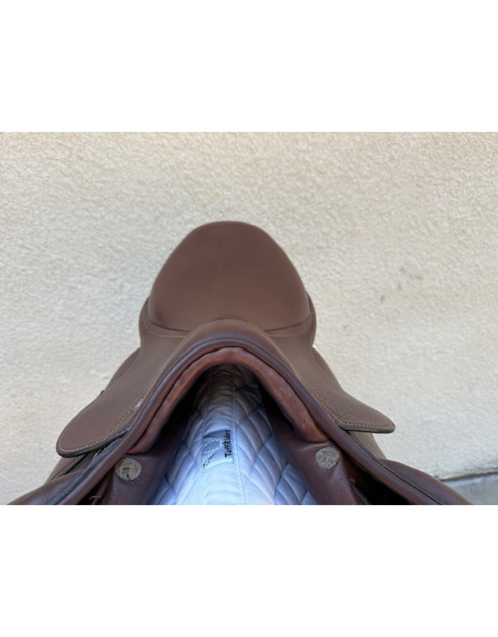 Stubben Portos S Deluxe Saddle 17.5" 30 Tree (medium)