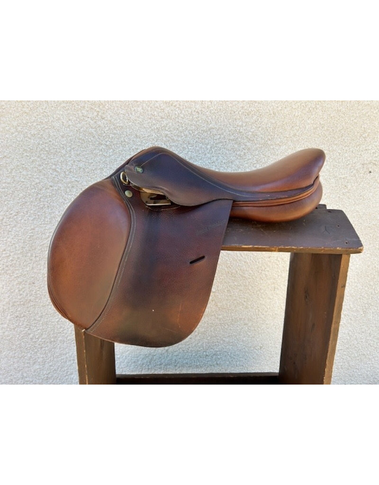 Beval Jump Saddle 17" Seat, 4" Gullet