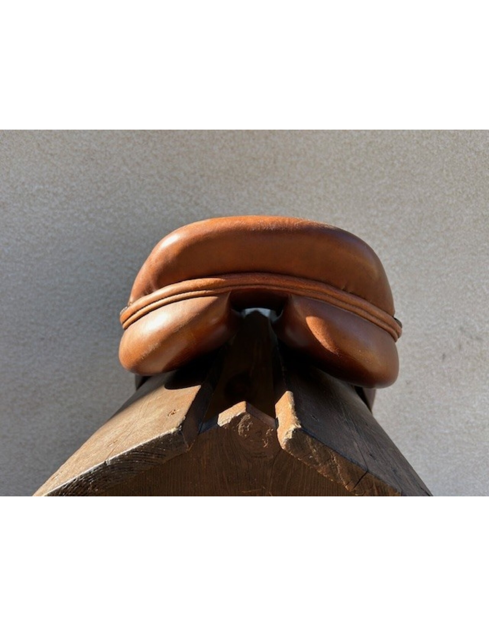 Beval Jump Saddle 17" Seat, 4" Gullet