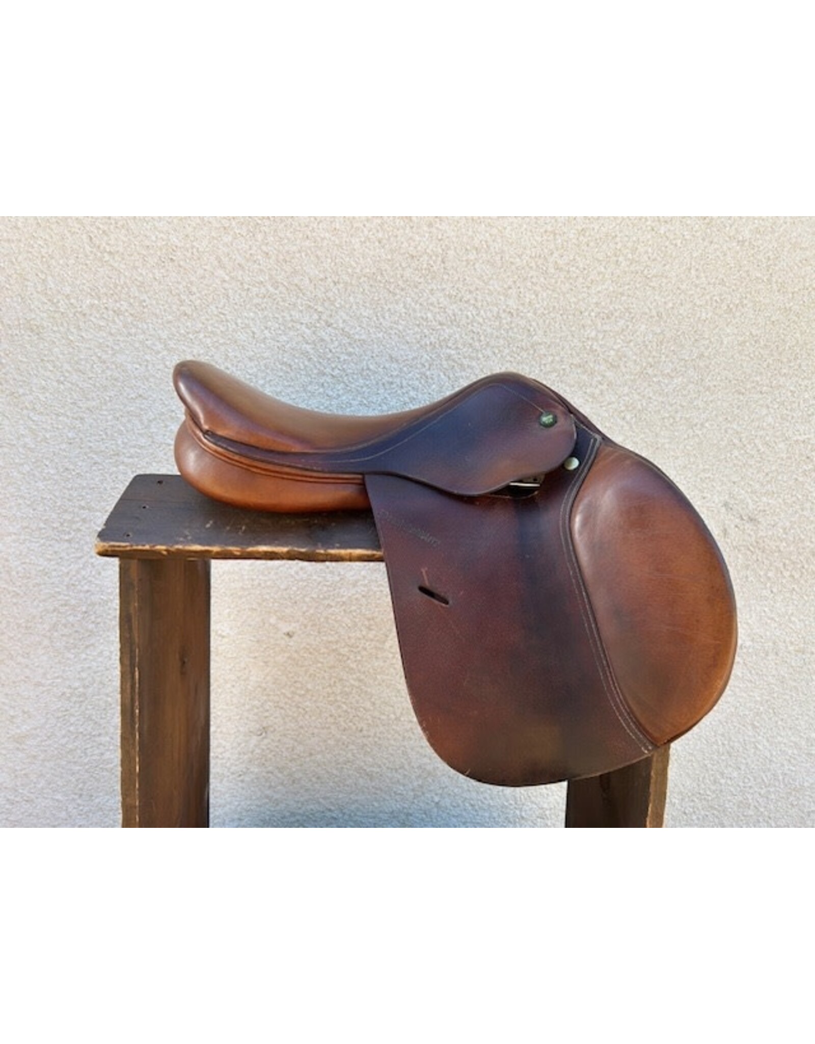 Beval Jump Saddle 17" Seat, 4" Gullet