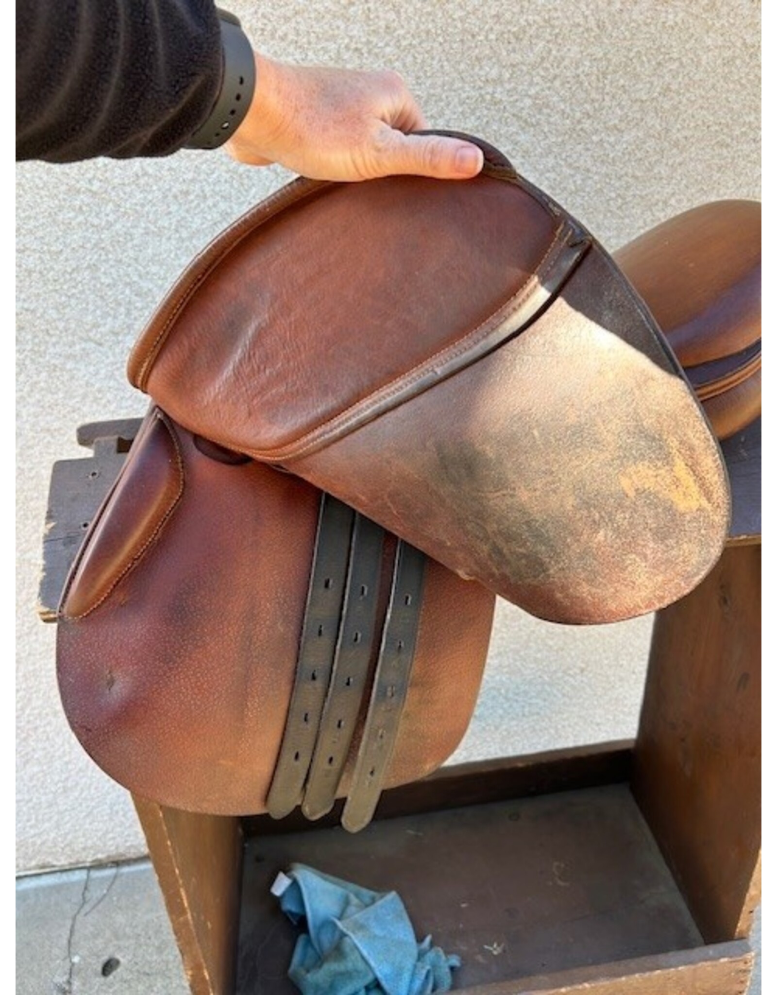 Beval Jump Saddle 17" Seat, 4" Gullet