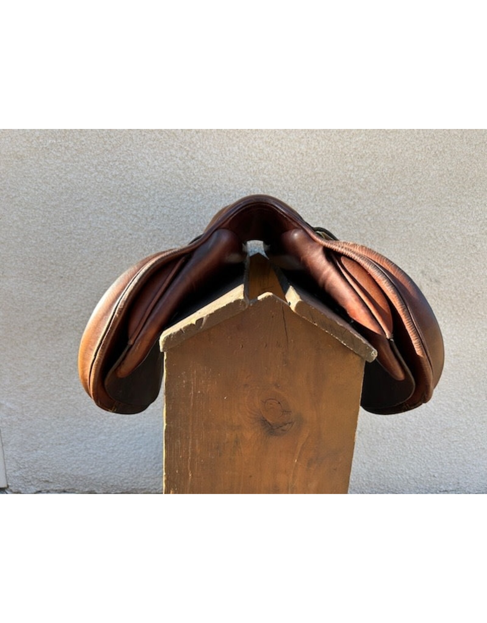 Beval Jump Saddle 17" Seat, 4" Gullet