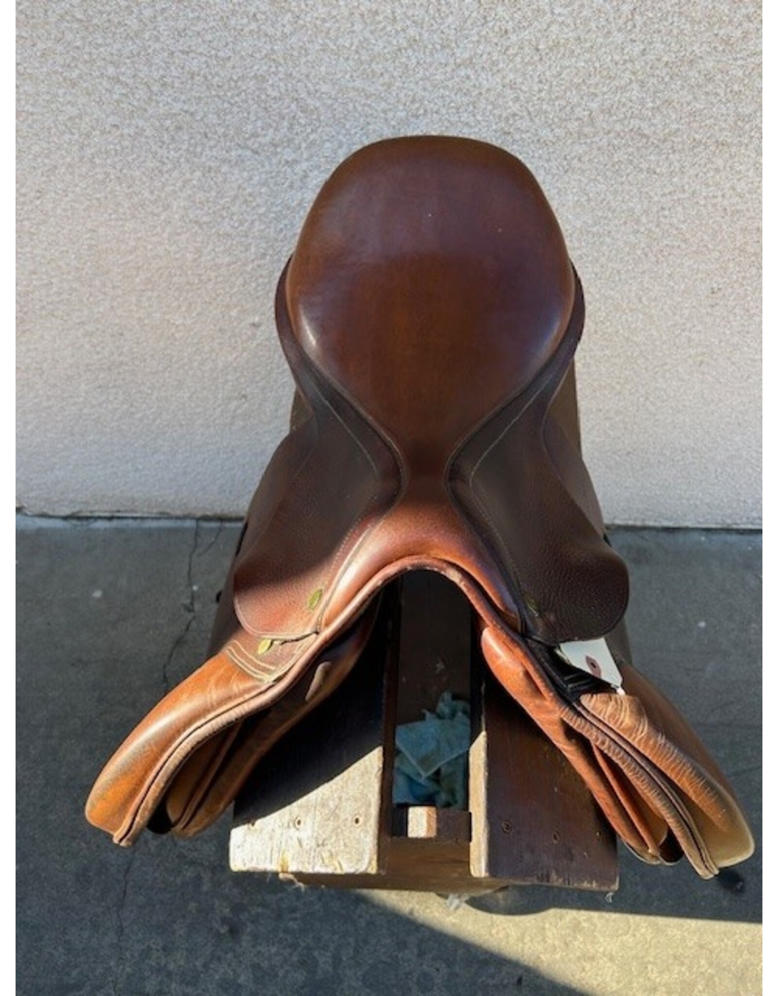 Beval Jump Saddle 17" Seat, 4" Gullet