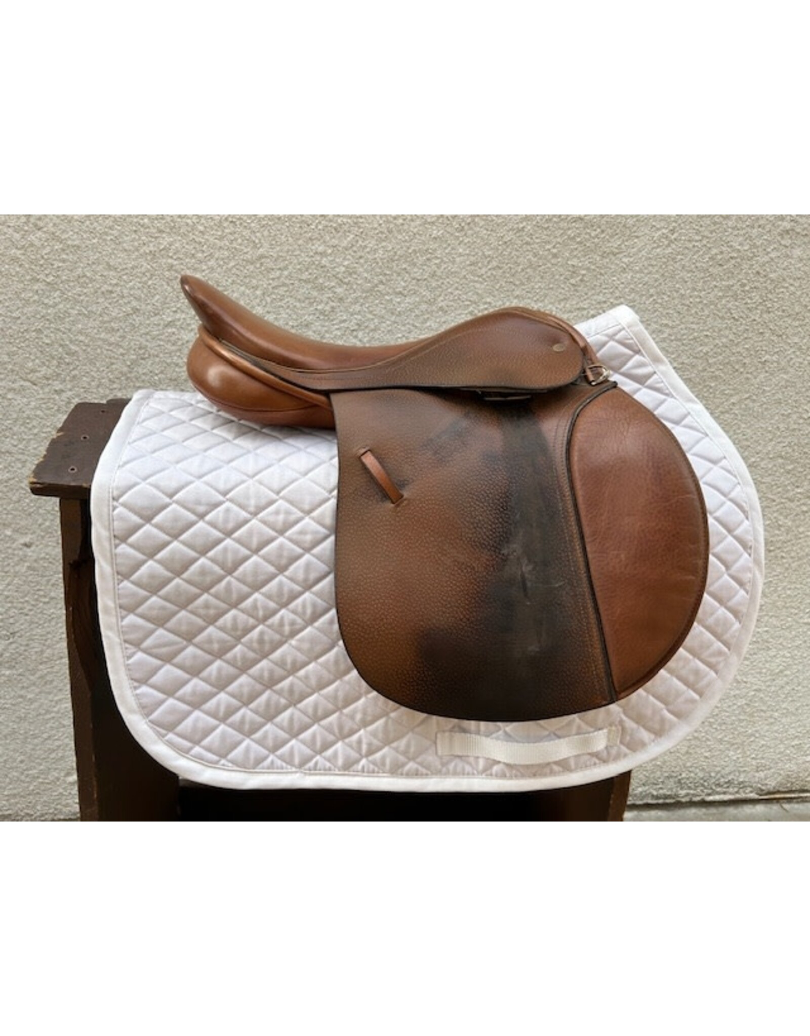 Barnsby Jump Saddle 16" Seat #4 Wide Tree