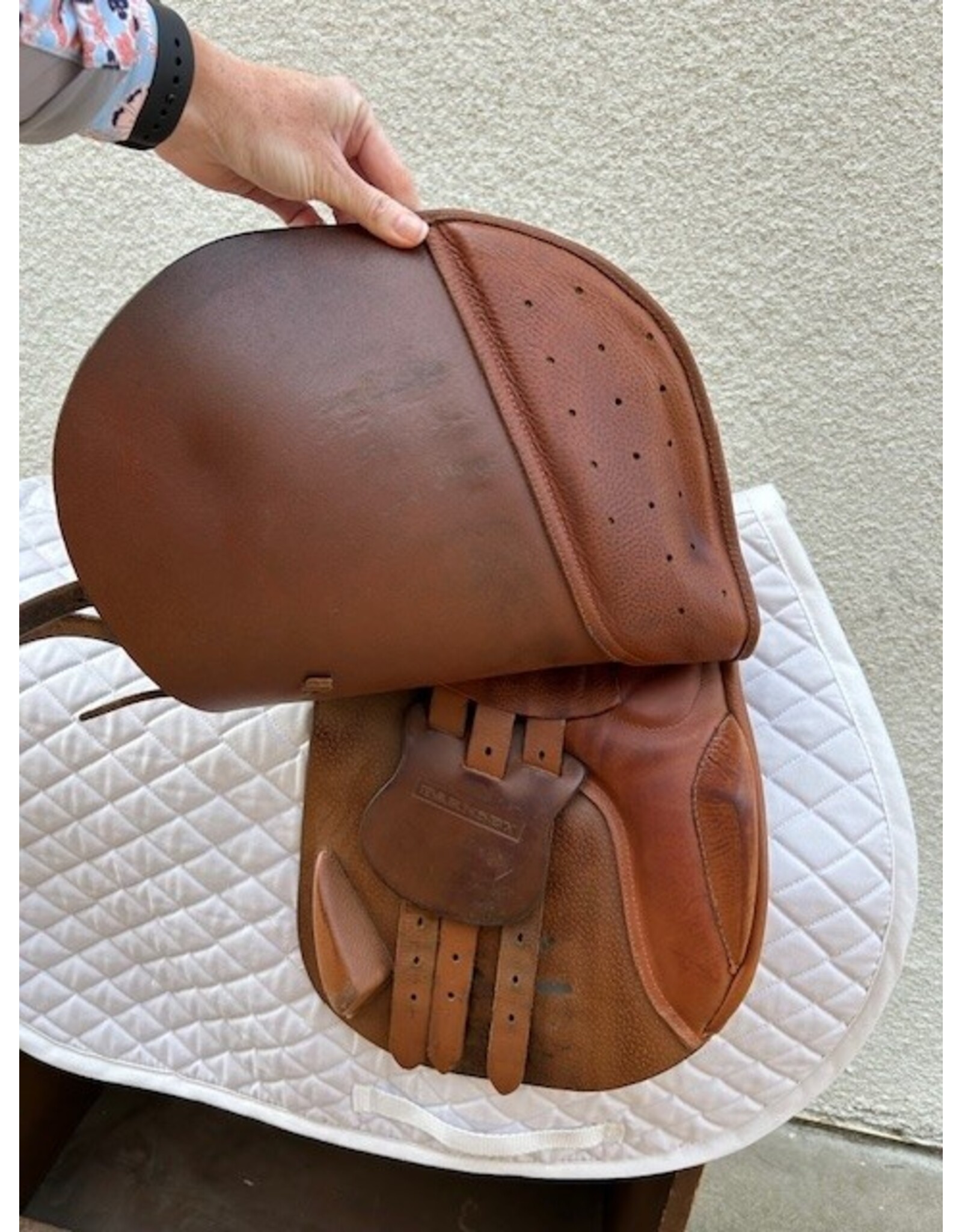Barnsby Jump Saddle 16" Seat #4 Wide Tree