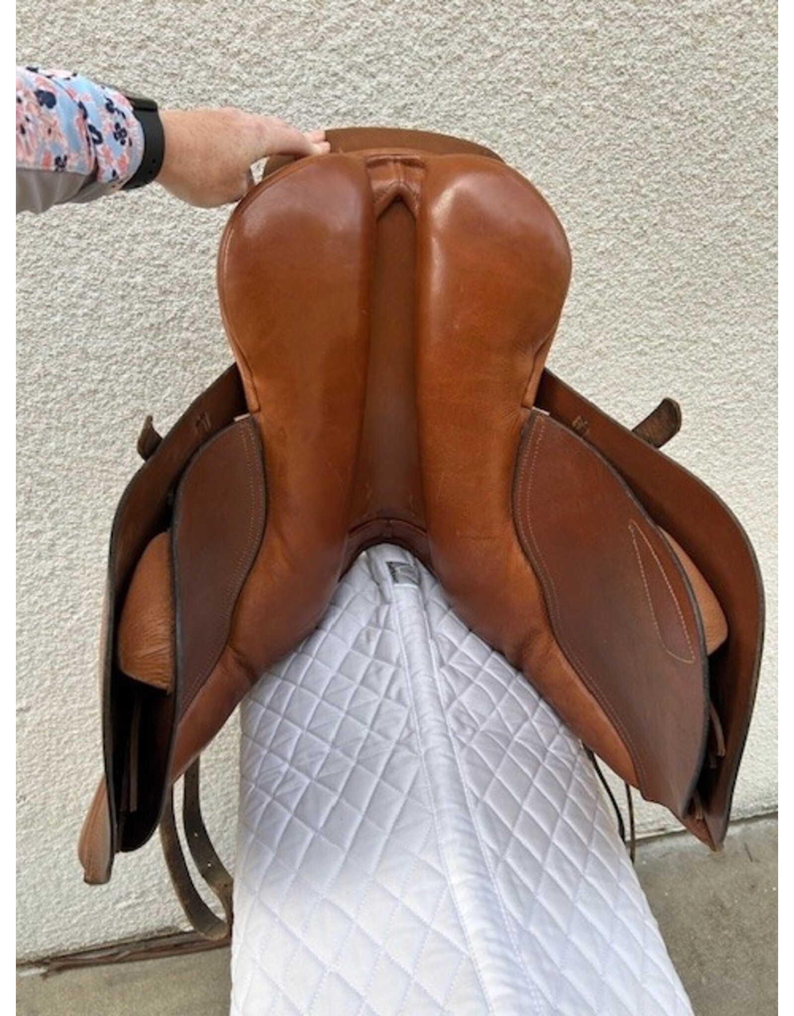 Barnsby Jump Saddle 16" Seat #4 Wide Tree