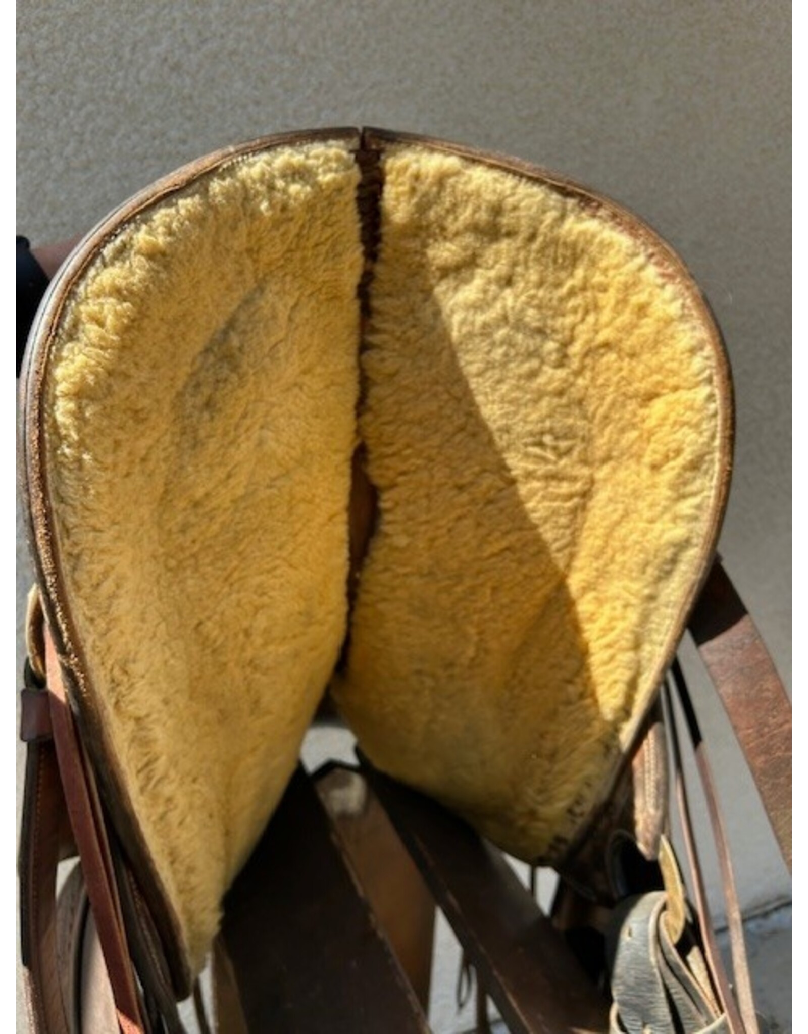 D.R. Hoover Roping Saddle 15.5" Seat, 8" Gullet (wide)