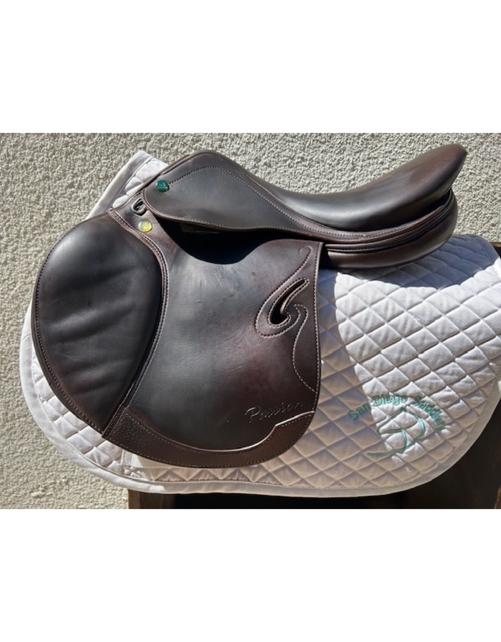 Prestige Passion Jump Saddle 17" 32 Tree (medium-wide)