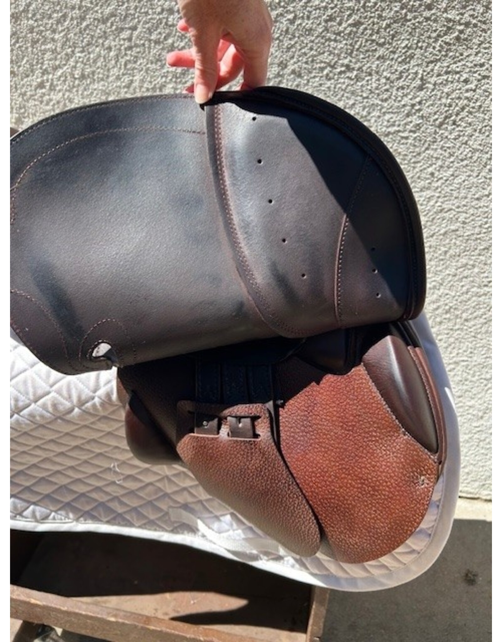 Prestige Passion Jump Saddle 17" 32 Tree (medium-wide)