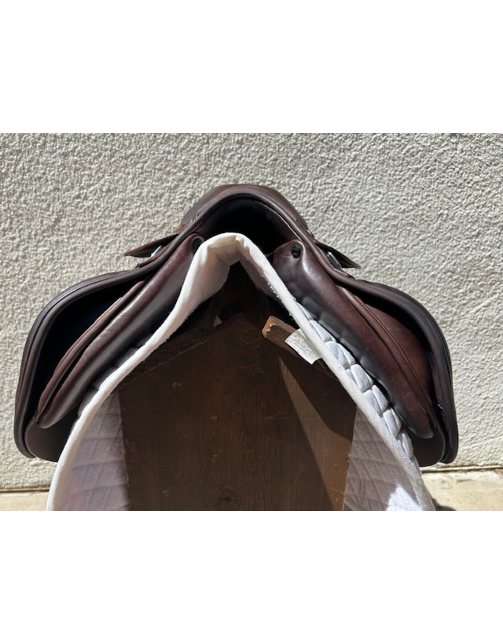 Prestige Passion Jump Saddle 17" 32 Tree (medium-wide)