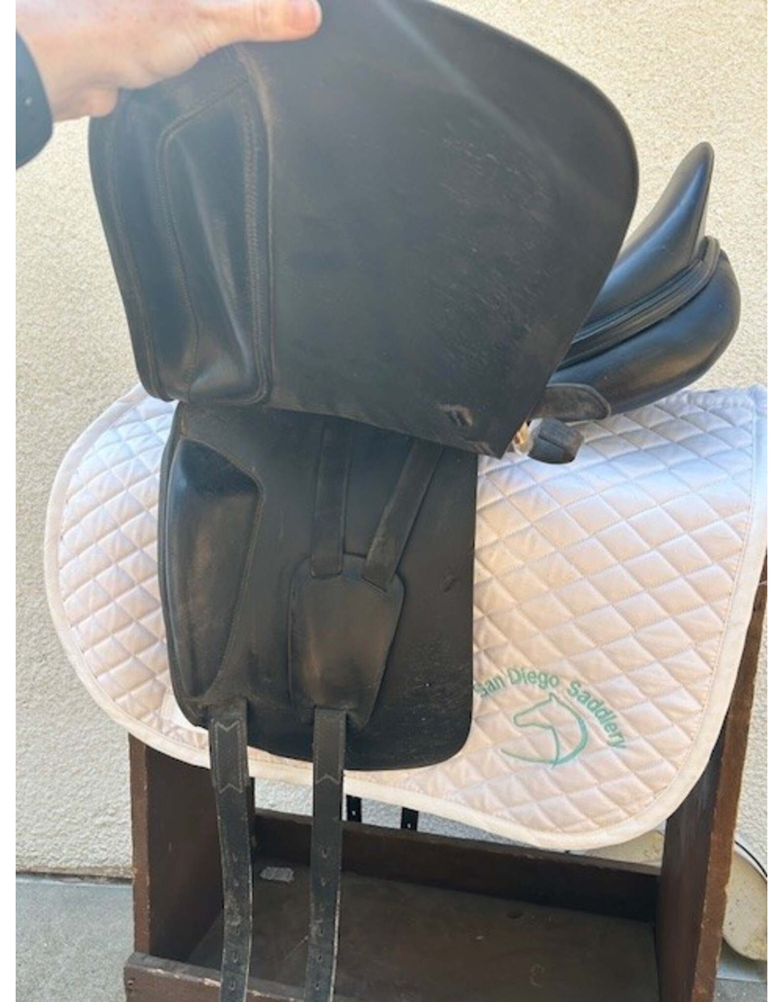 Amerigo Dressage Saddle 17.5" Wide Tree