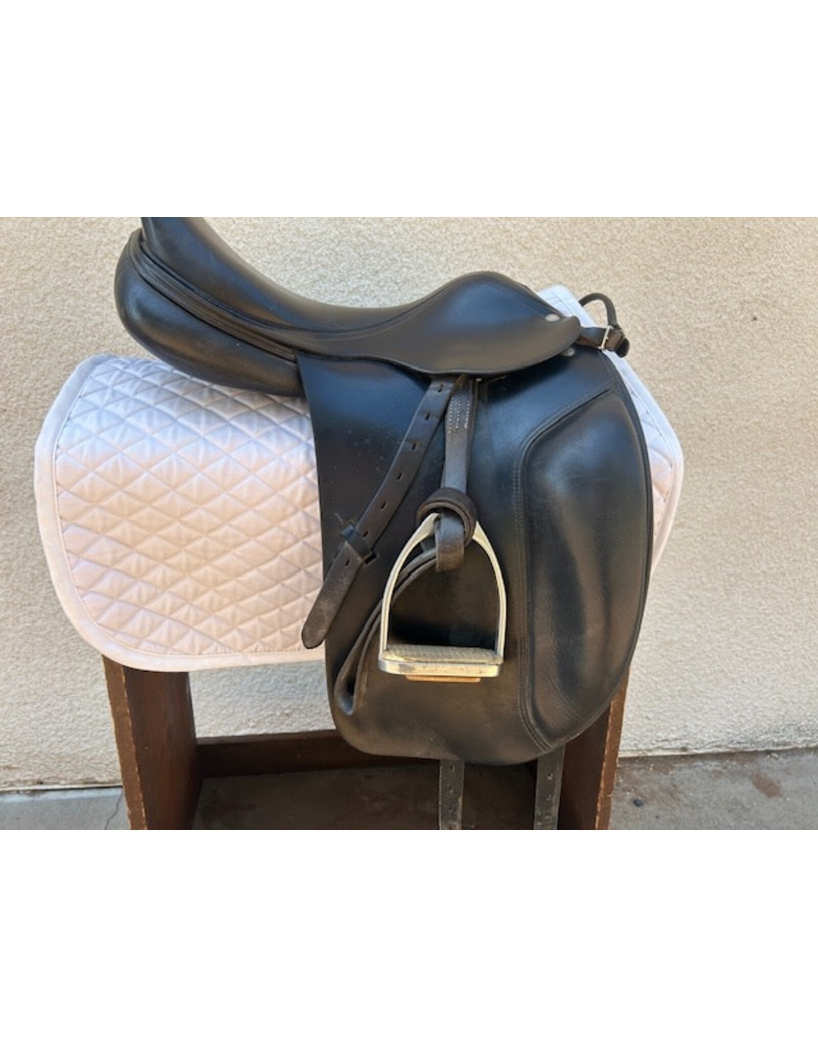 Amerigo Dressage Saddle 17.5" Wide Tree