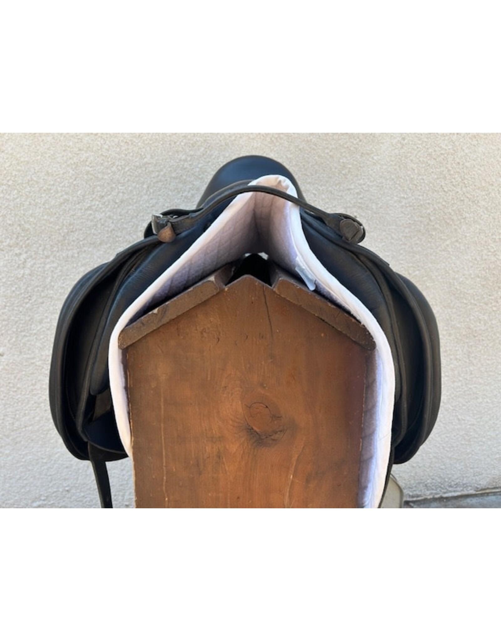 Amerigo Dressage Saddle 17.5" Wide Tree