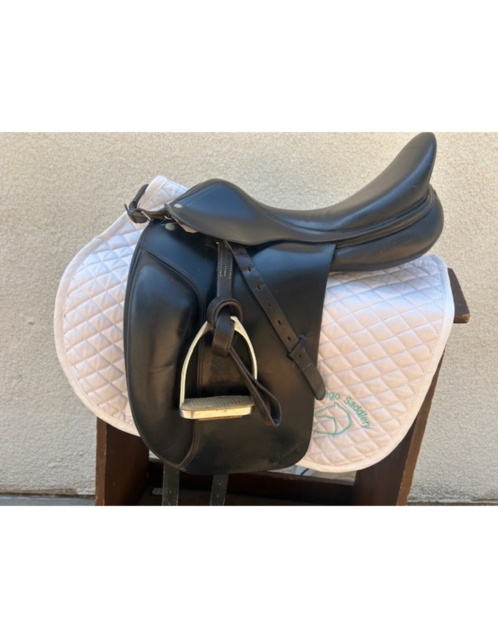 Amerigo Dressage Saddle 17.5" Wide Tree