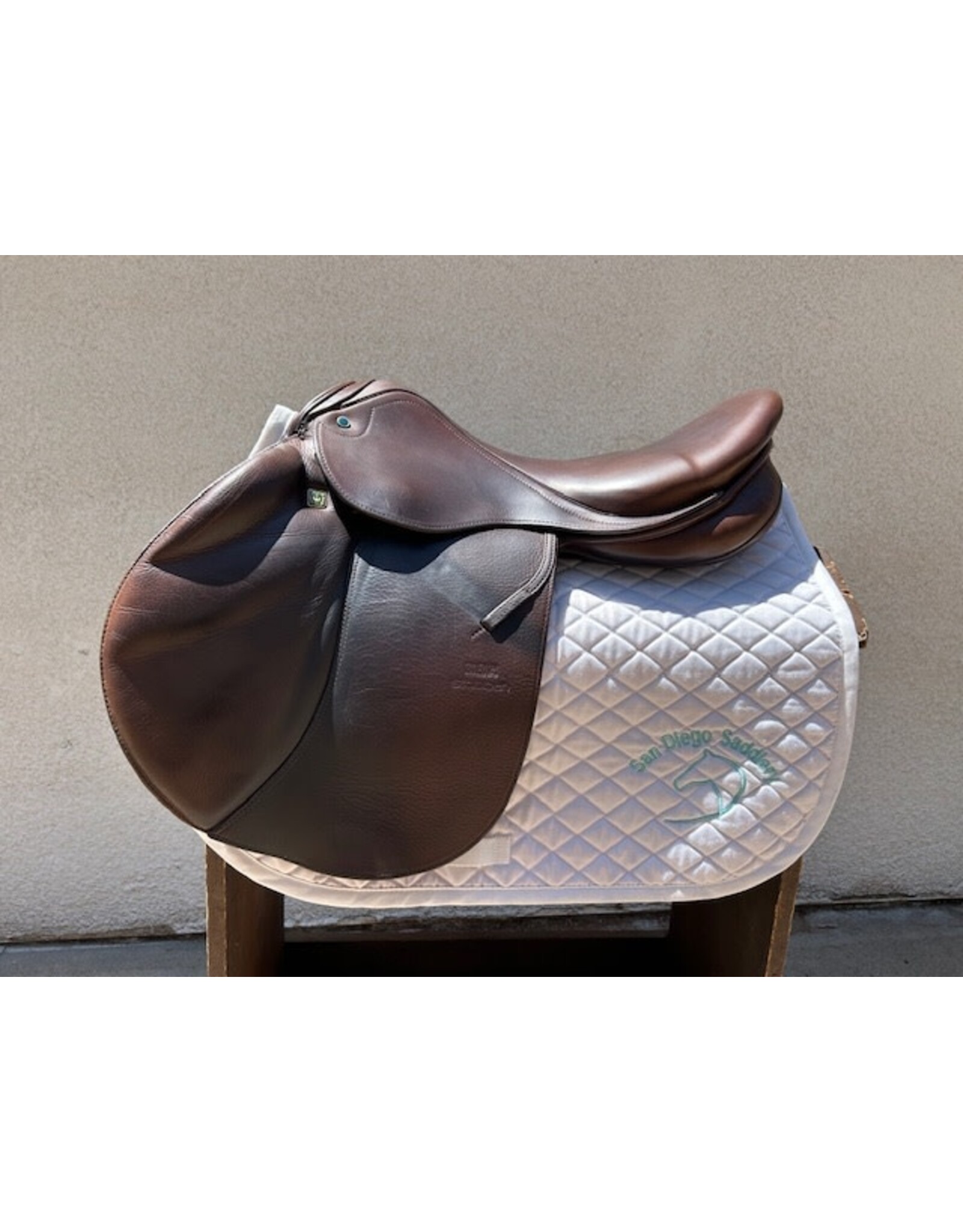 Stubben Zaria EX Deluxe 2013 18" Seat, 27 (Narrow-Medium Narrow) tree