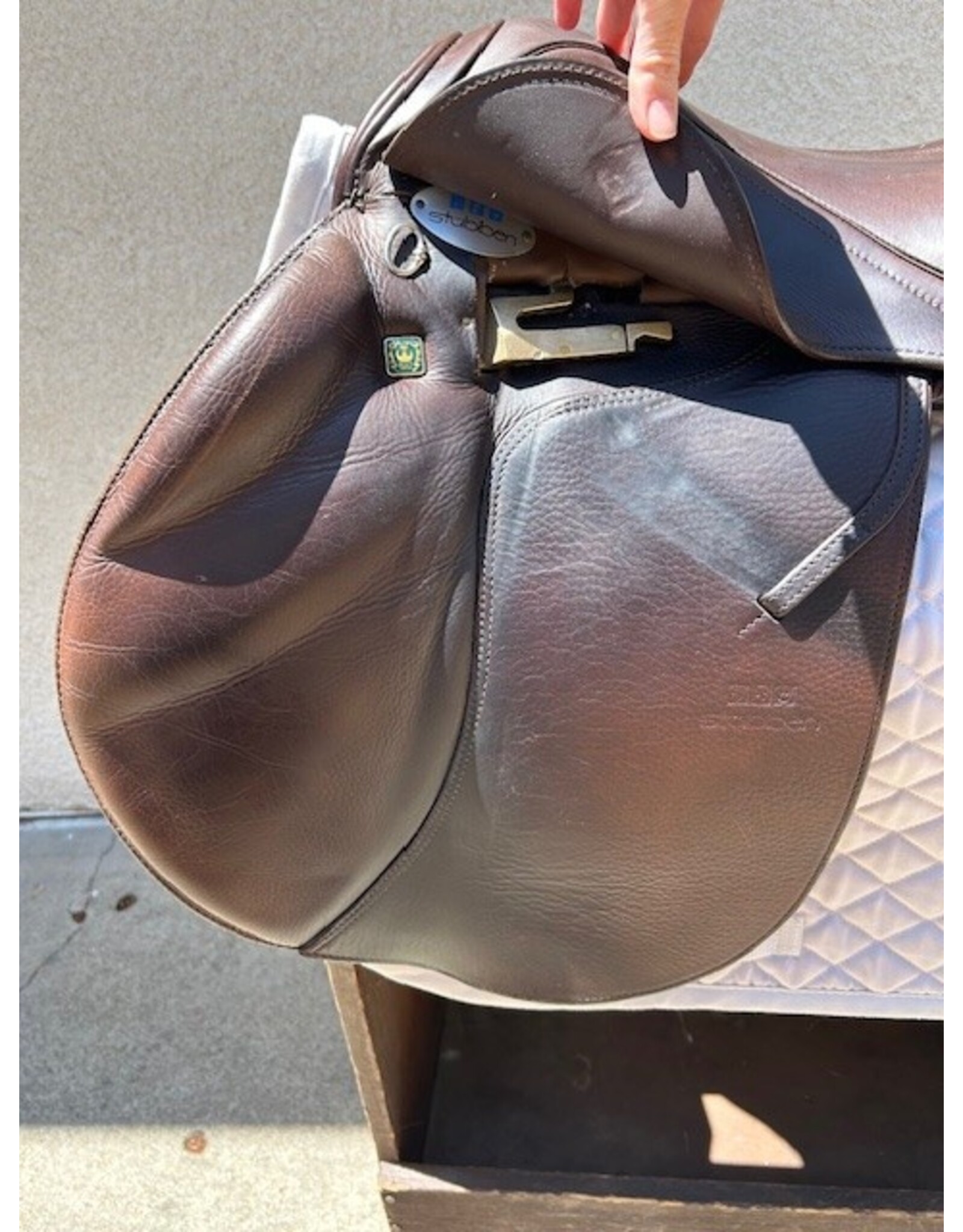 Stubben Zaria EX Deluxe 2013 18" Seat, 27 (Narrow-Medium Narrow) tree